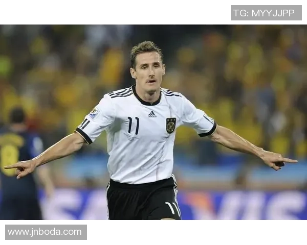 美式足球明星球员盘点与他们的传奇成就分析 美式足球明星球员盘点与他们的传奇成就分析