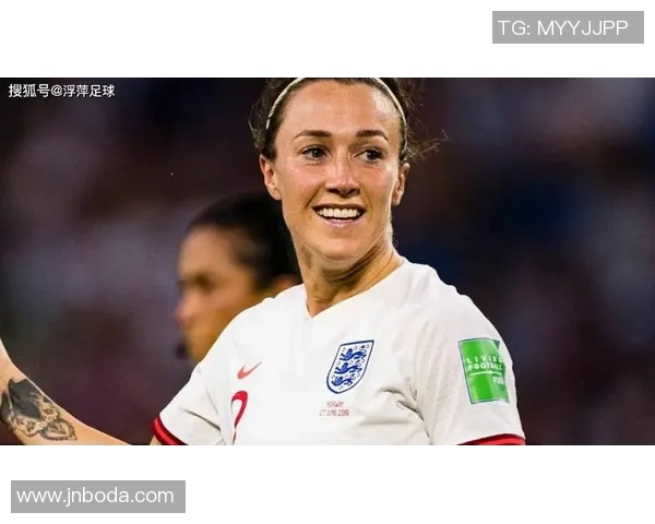 足球球星拥有三位女友的内幕揭露及其感情生活现状揭秘