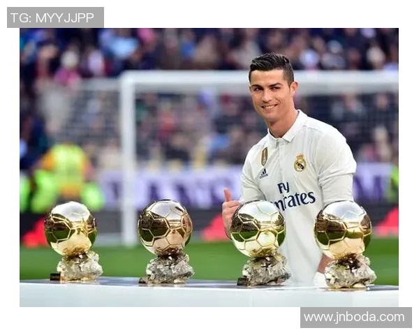 《从球场到教练席:一位传奇足球球星的执教之路与荣耀再起》 《从球场到教练席:一位传奇足球球星的执教之路与荣耀再起》