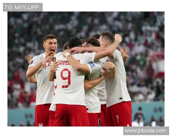 足球巨星刮胡子引发热议展现球场外独特魅力与生活态度